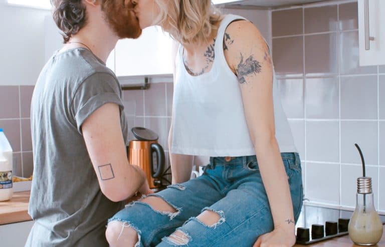 soirée amoureux couple cuisine sexy jeux coquins