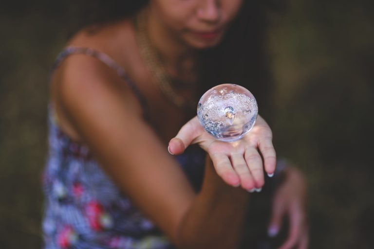 boule de cristal voyante femme noire