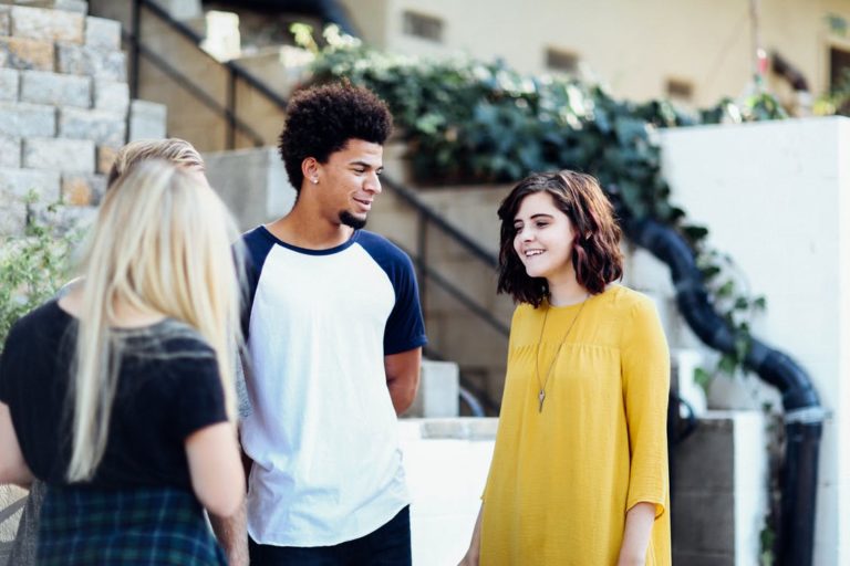 peur de blancs conversation amis jeune discussion