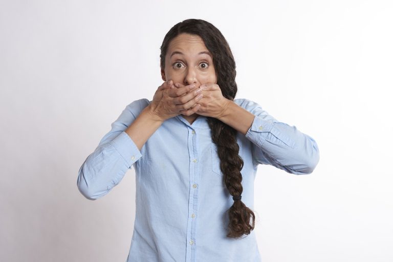 secret empêcher de parler bouche femme