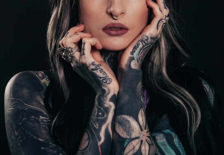 tatouage santé se faire tatouer risques femme tatouée