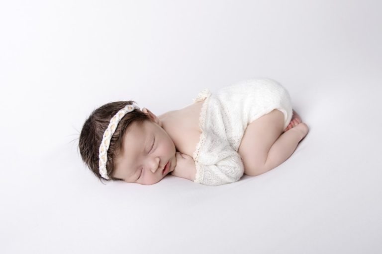 bébé fille enfant dormir prénoms féminins nourrisson