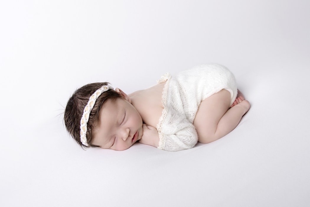 bébé fille enfant dormir prénoms féminins nourrisson