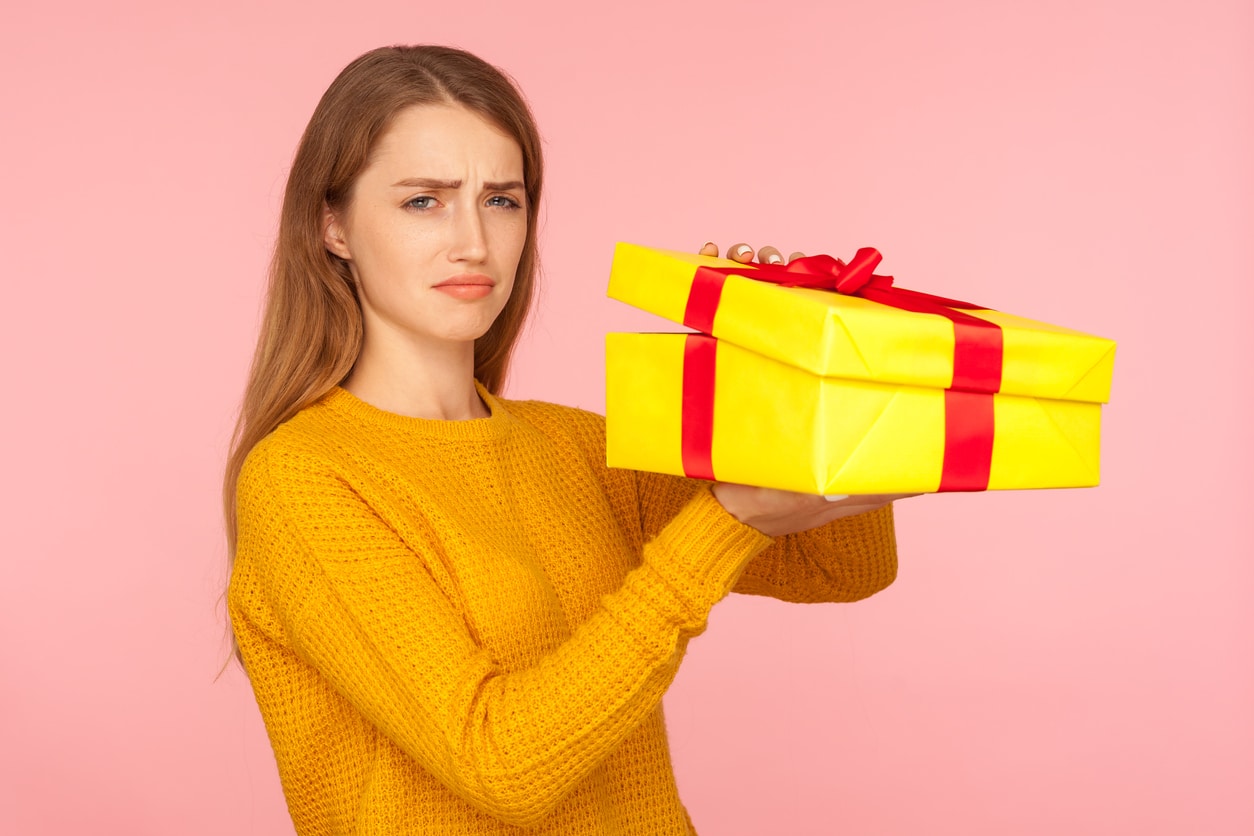 cadeau de Noël empoisonné déception pires cadeaux femme ouvrir