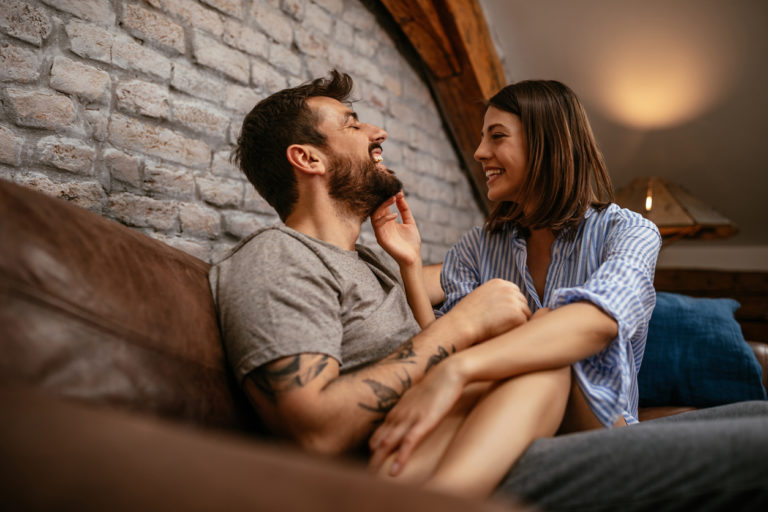 rire couple amour appartement erreurs éviter