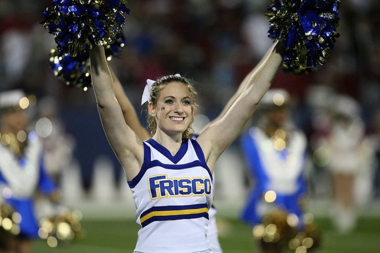 pom pom girl femme harcèlement stade sport USA