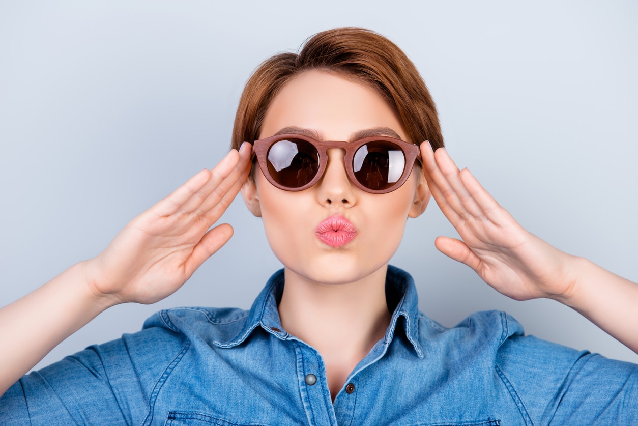 lunettes de soleil en bois femme sourire solaires