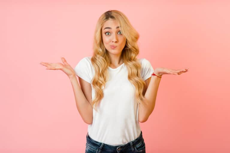 ne pas savoir ignorer penser réfléchir peser le pour et le contre femme