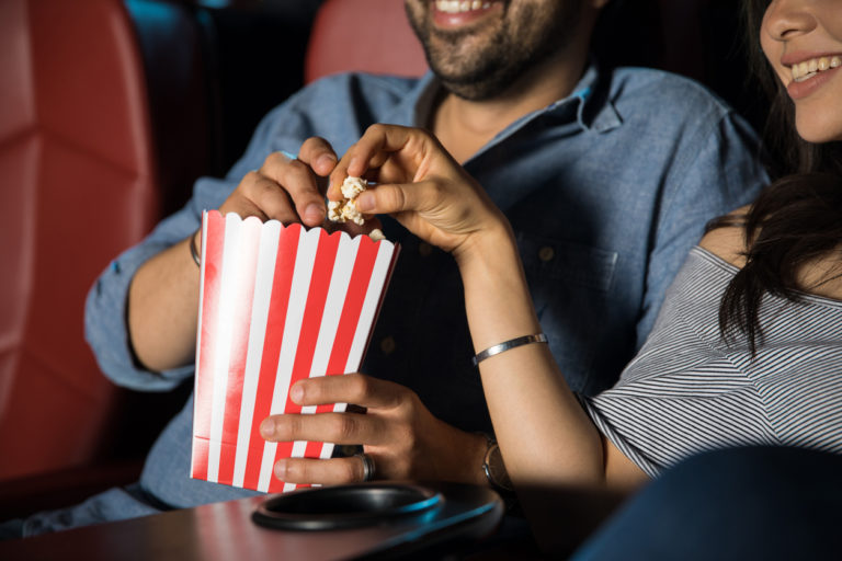 couple cinéma séance sortie popcorn rencard cinéma
