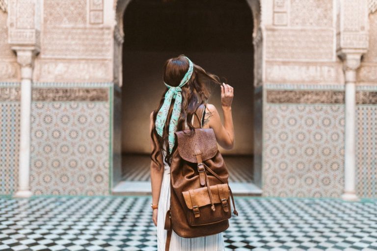 voyager seule femme sac a dos visiter pays