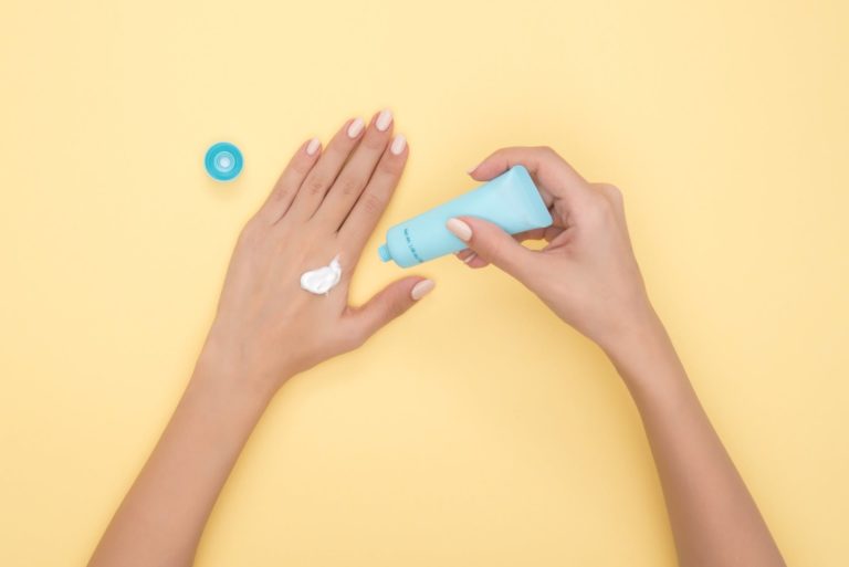 mains froides produits de beauté à éviter