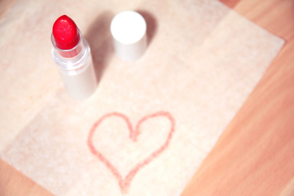 Cosmétiques DIY : Fabriquez votre rouge à lèvres en 5 étapes faciles