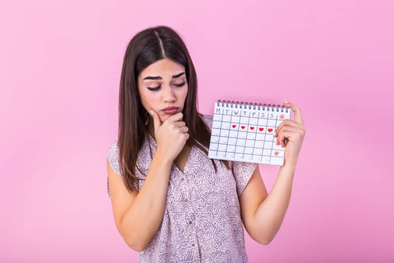 syndrome prémenstruel SPM règles femme cycle calendrier douleurs signes
