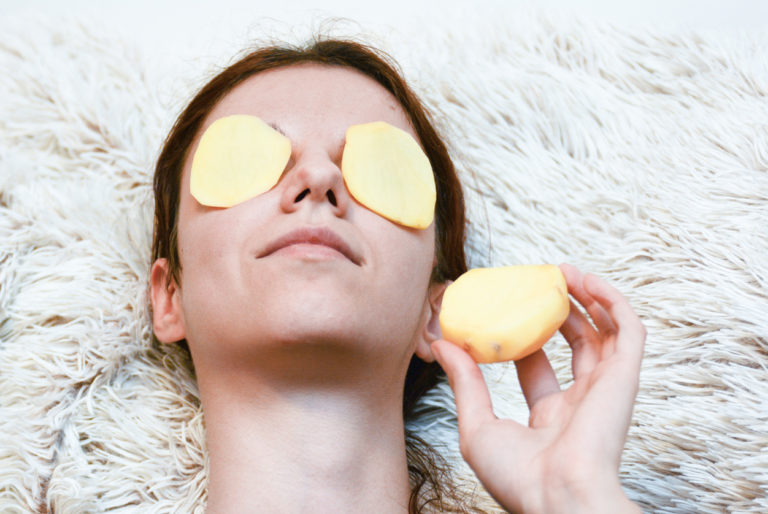 soin visage yeux pomme de terre cernes remède naturel