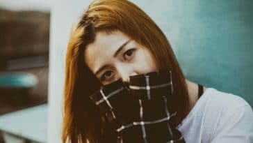 cacher ses poils du visage décoloration honte