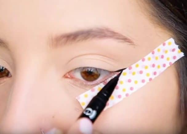 Eyeliner parfait : 7 techniques pour réussir sa virgule à tous les coups