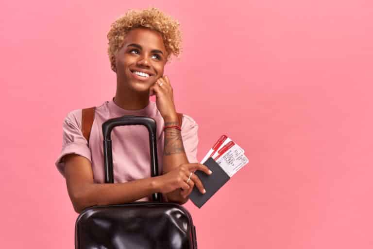 femme voyager astuces voyage valise rêver destination vacances