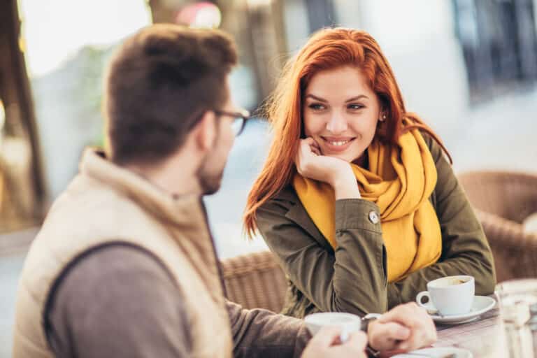 couple restaurant café parler rendez vous