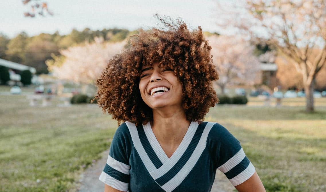 coiffures qui affinent le visage femme cheveux