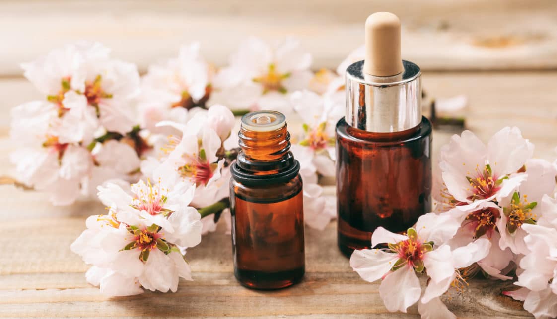 Faire du parfum avec des huiles essentielles : 3 recettes