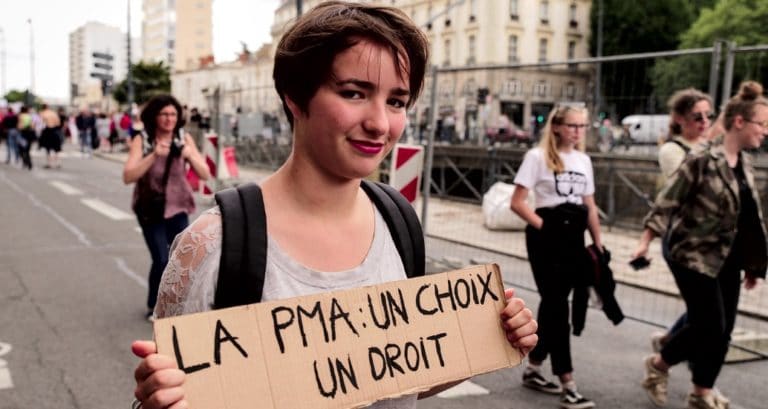 Manif femme Procréation Médicalement Assistée