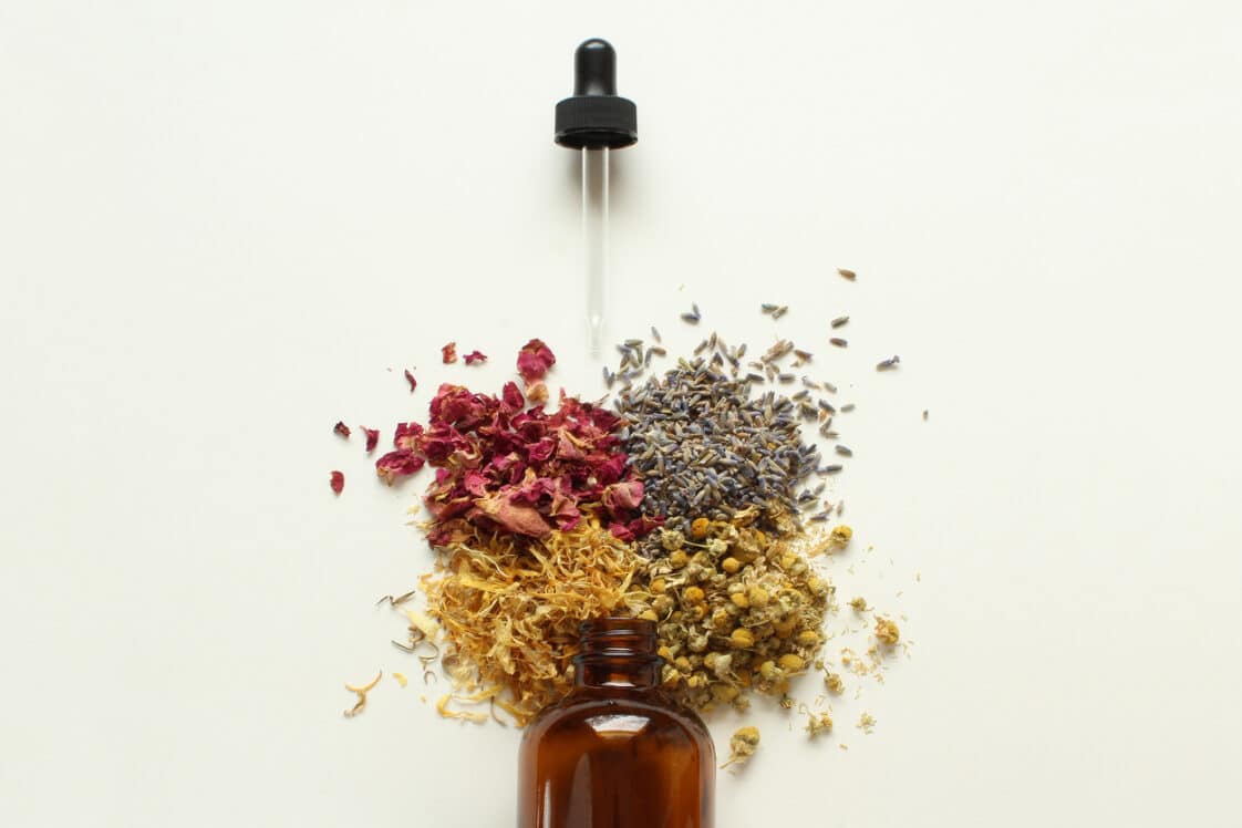 Faire du parfum avec des huiles essentielles : 3 recettes
