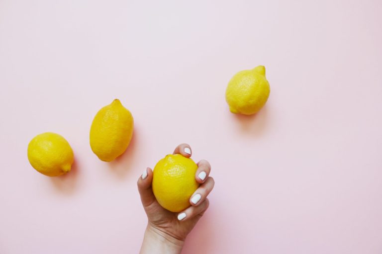 bienfaits du citron mains agrume