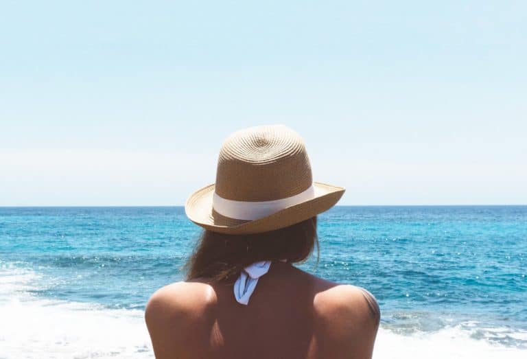 vacances été soleil plage femme