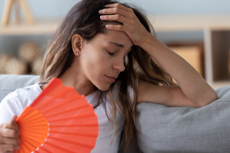 femme âge bouffées de chaleur symptômes ménopause