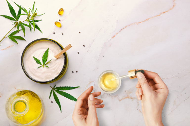 cosmétiques bienfaits peau plante CBD THC pipette cosmétiques chanvre cannabis