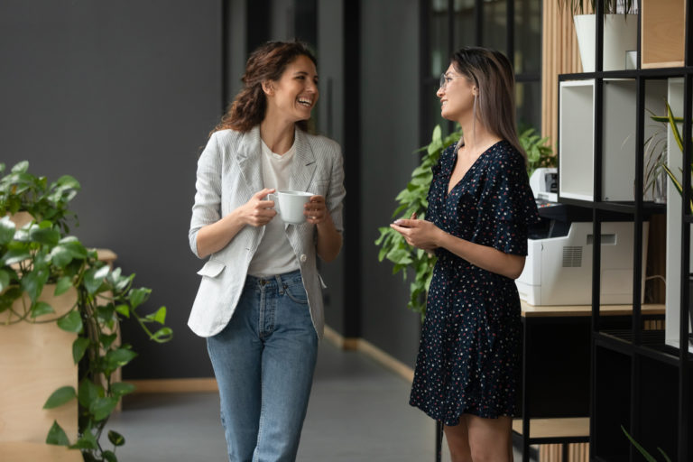 métier collègues travail boulot femmes tenue job café pause