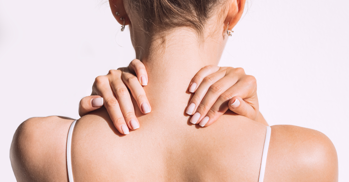 femme mal au cou dos