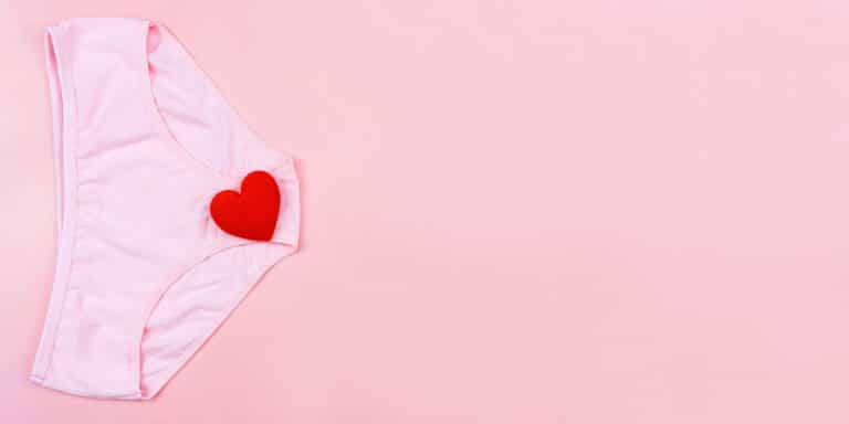 culotte menstruelle sang règles coeur lingerie sous vêtement rose