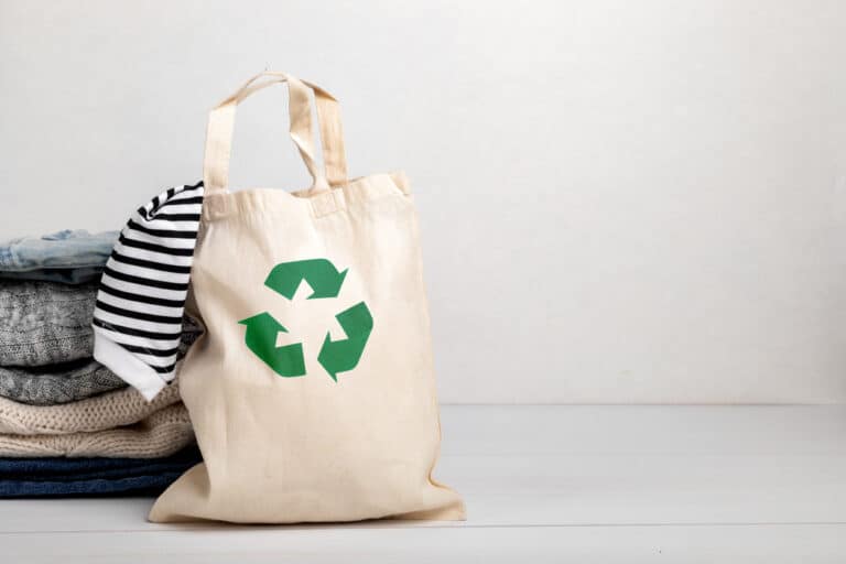 dressing seconde main occasion vêtements durables recycler mode tote bag coton
