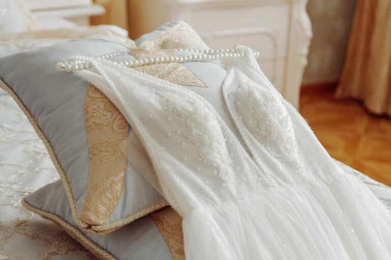 robe de mariée tenue mariage cintre vêtement