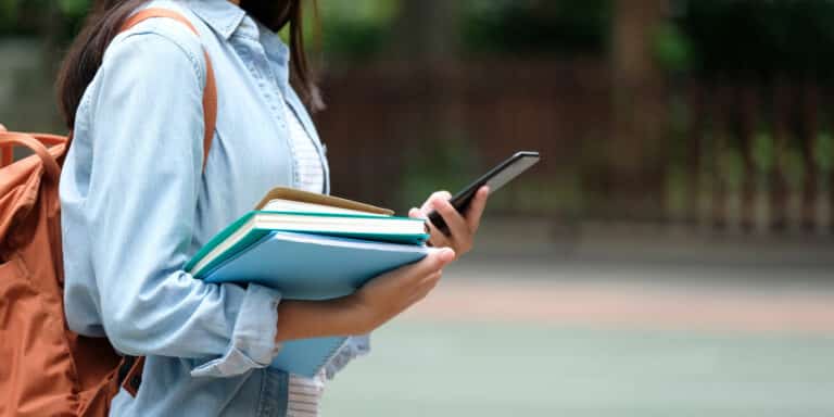 rentrée classe femme travail livres
