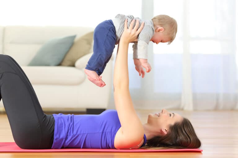 maman bébé enfant tapis yoga sport perdre du poids naturellement après accouchement