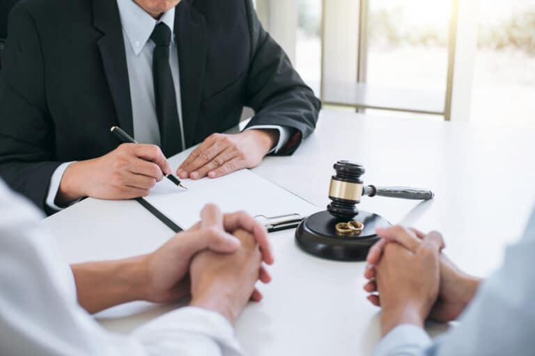 divorcer rupture séparation sereine juge avocat signer divorce papiers