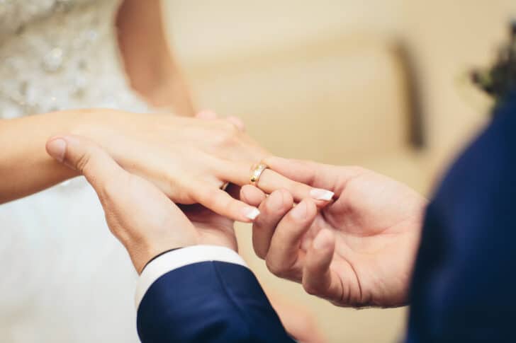 Mariage : comment bien choisir son alliance ? Les astuces
