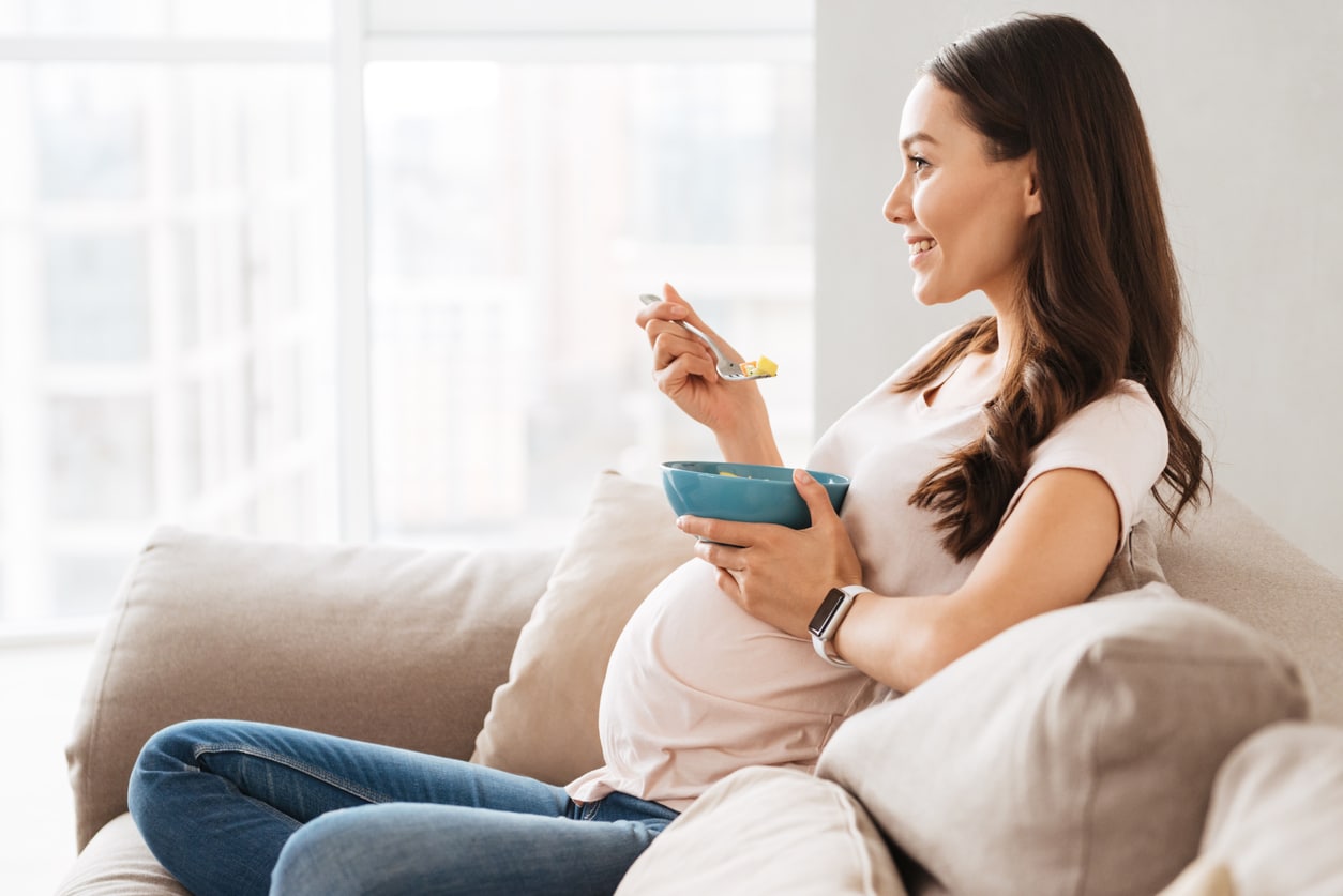 femme enceinte manger aliments repas régime bol grossesse