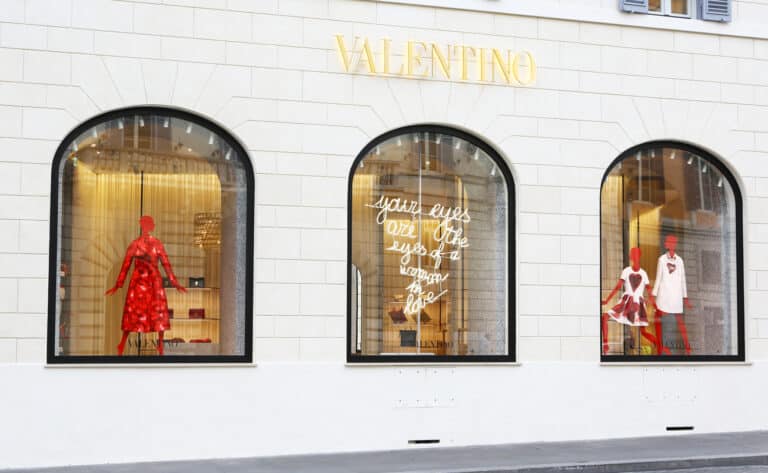 Valentino boutique de mode ville vitrine