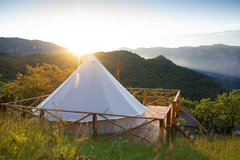 yourte nature montagne paysage vacances insolites