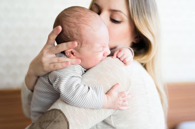 maman bébé maternité pleurer maux nourrisson