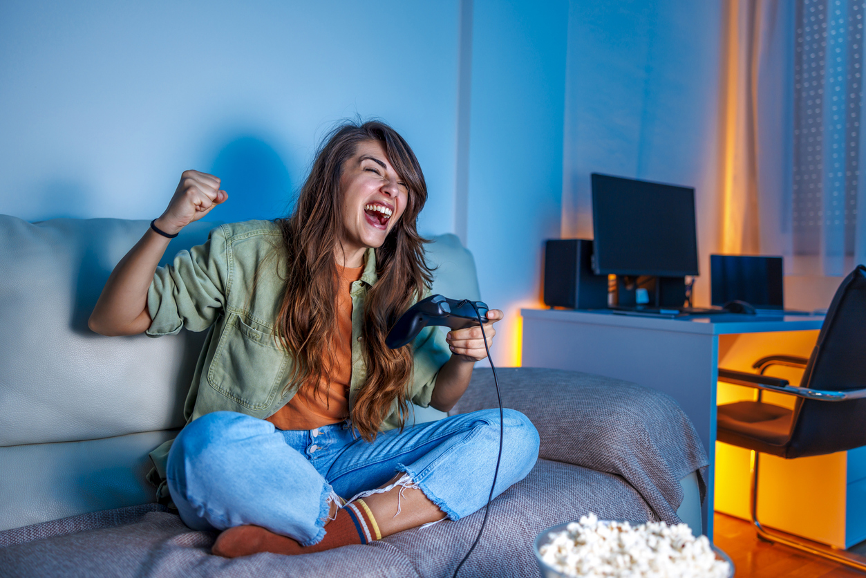 femme jeu vidéo gagner jouer