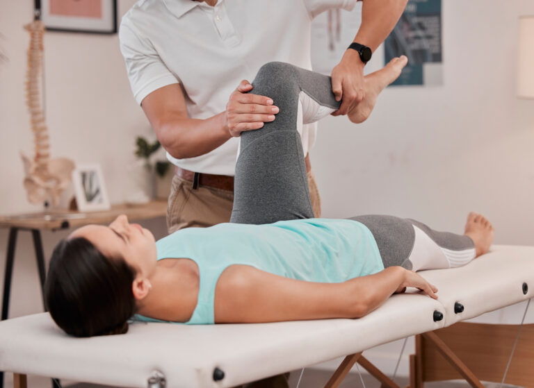 ostéopathie femme jambe ostéopathe kiné massage