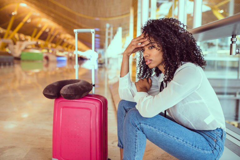 Voyage en avion aéroport vol retardé ou annulé compagnie aérienne