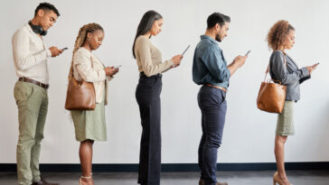 attention station debout