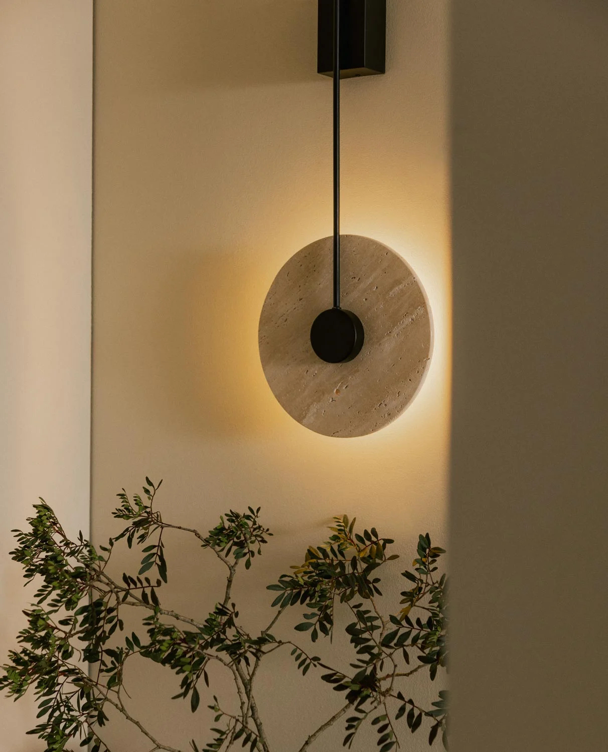 Oser la lumière qui change tout : ces pièces où les appliques et lustres font la différence