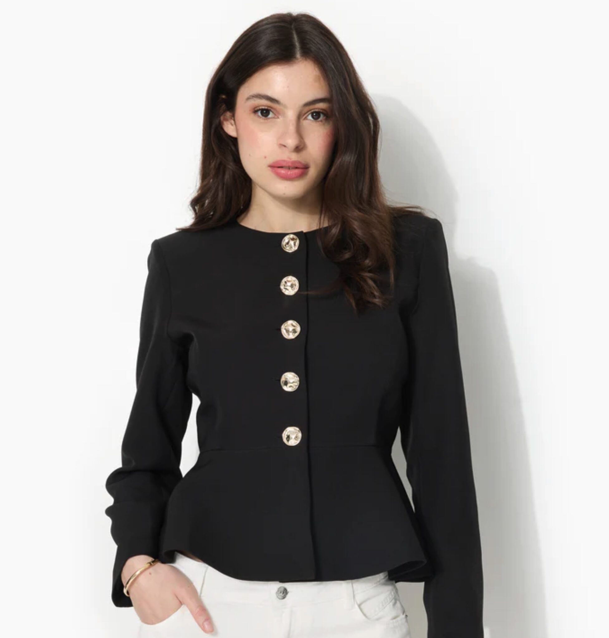 Maîtriser l’art du style : trois looks printaniers à adopter sans hésiter