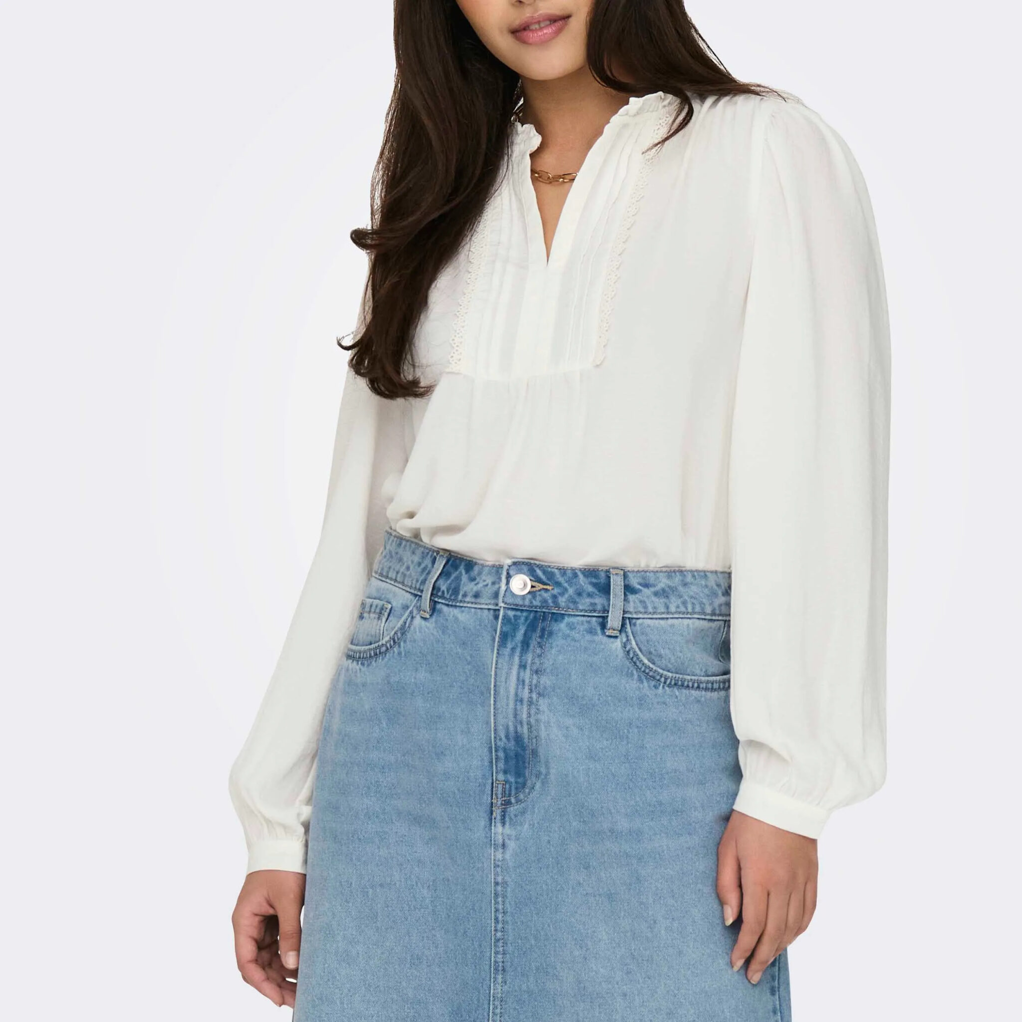 Leçons de style : comment twister cet essentiel pour des looks à l'infini